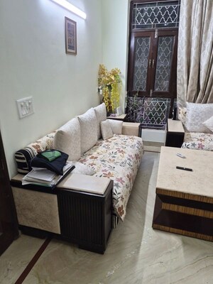Living Room in 2 BHK Builder Floor at Sector 43 – for Rent