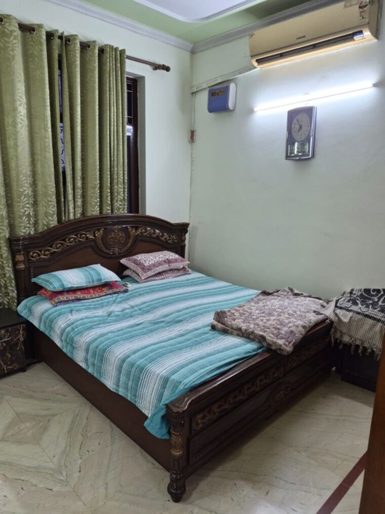 Bedroom, sector 43 2 Bedroom 200 Sq.Yd. Builder Floor In Sector 43 Gurgaon 10591059