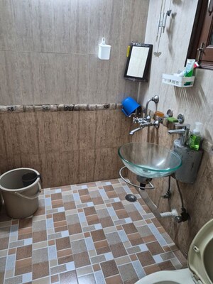 Bathroom in 2 BHK Builder Floor at Sector 43 – for Rent