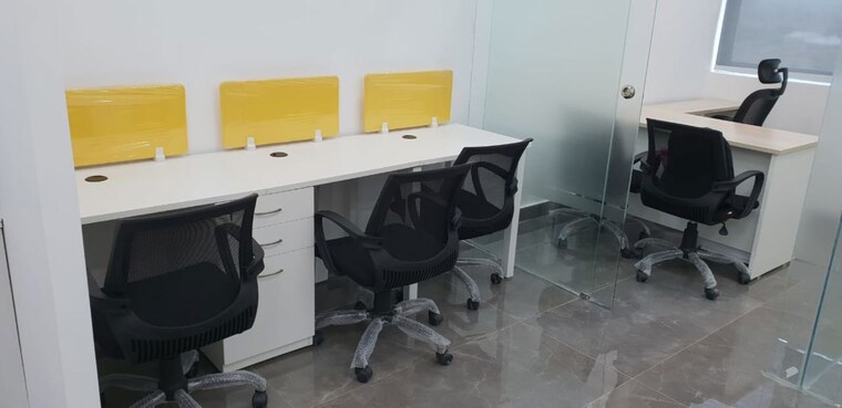 Team Area, emaar-emerald-plaza Commercial Office Space 641 Sq.Ft. In Sector 65 Gurgaon 10591067