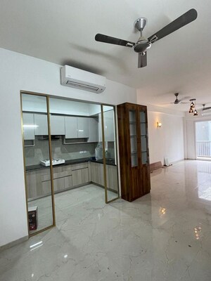 Room in 3 BHK Apartment at Smart World Orchard, Sector 61 – for Rent