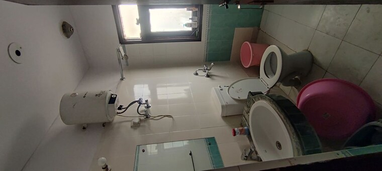 Bathroom, omaxe-green-valley 2 Bedroom 1150 Sq.Ft. Apartment In Sector 42 Faridabad 10591079