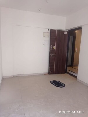 Room in 1 BHK Apartment at Bhoomi Samarth, Goregaon East – for Rent