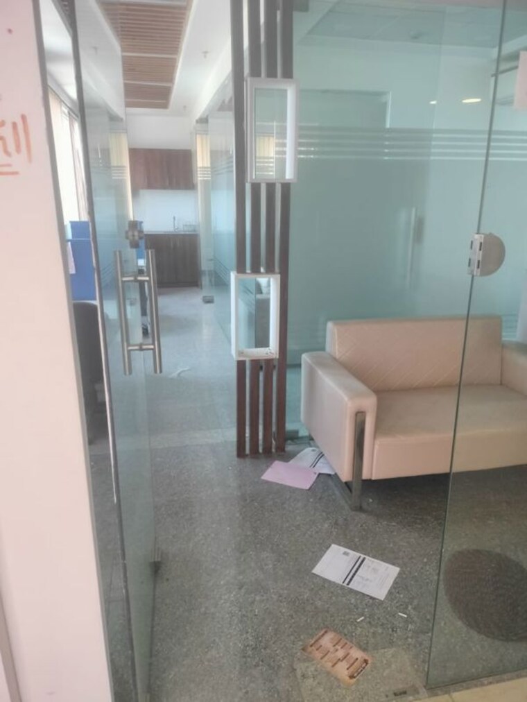 Bathroom, emaar-emerald-plaza Commercial Office Space 641 Sq.Ft. In Sector 65 Gurgaon 10591097