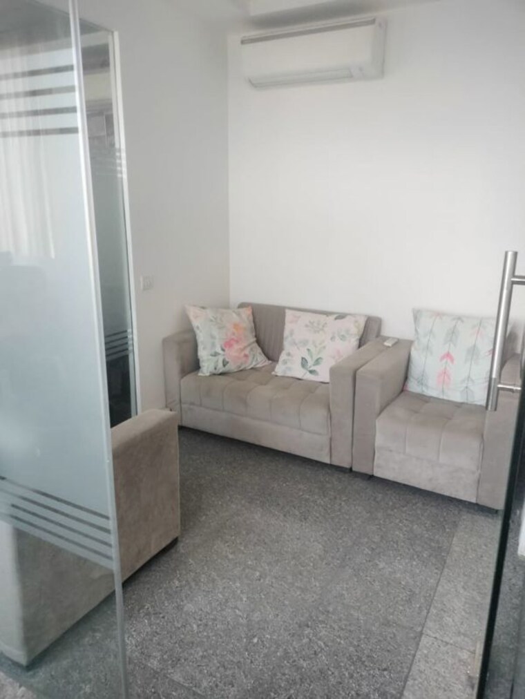 Bedroom, emaar-emerald-plaza Commercial Office Space 641 Sq.Ft. In Sector 65 Gurgaon 10591097