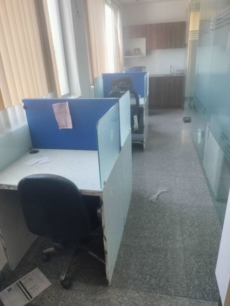 Team Area, emaar-emerald-plaza Commercial Office Space 641 Sq.Ft. In Sector 65 Gurgaon 10591097