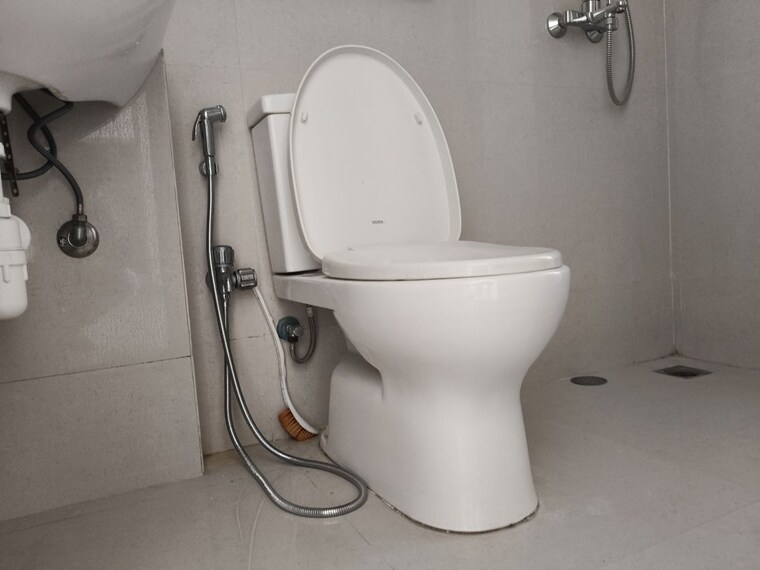Bathroom, hiranandani estate 3 Bedroom 1100 Sq.Ft. Apartment In Hiranandani Estate Thane 10591106