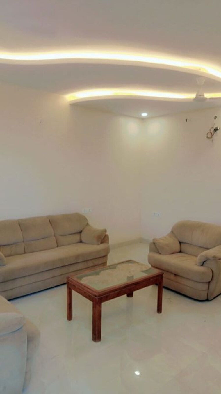 Living Room, sector 46 3 Bedroom 200 Sq.Mt. Independent House In Sector 46 Noida 10591120