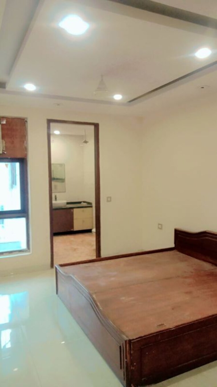 Room, sector 46 3 Bedroom 200 Sq.Mt. Independent House In Sector 46 Noida 10591120