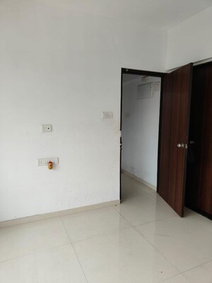 Room in 2 BHK Apartment at Mantri Webcity, Hennur Road – for Rent