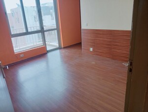 Room in 2.5 BHK Apartment at Pioneer Park Phase 1, Sector 61 – for Rent