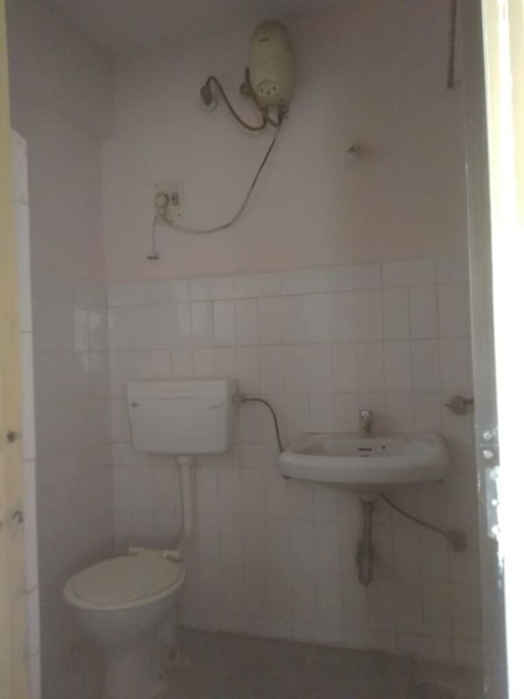 Bathroom, rail-vihar-chs 3 Bedroom 1550 Sq.Ft. Apartment In Kharghar Sector 4 Navi Mumbai 10591128