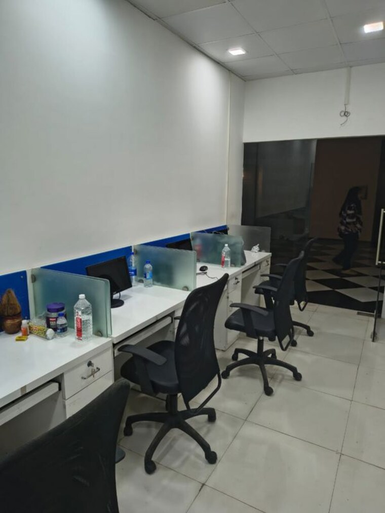Team Area, mulund west Commercial Office Space 300 Sq.Ft. In Mulund West Mumbai 10591147