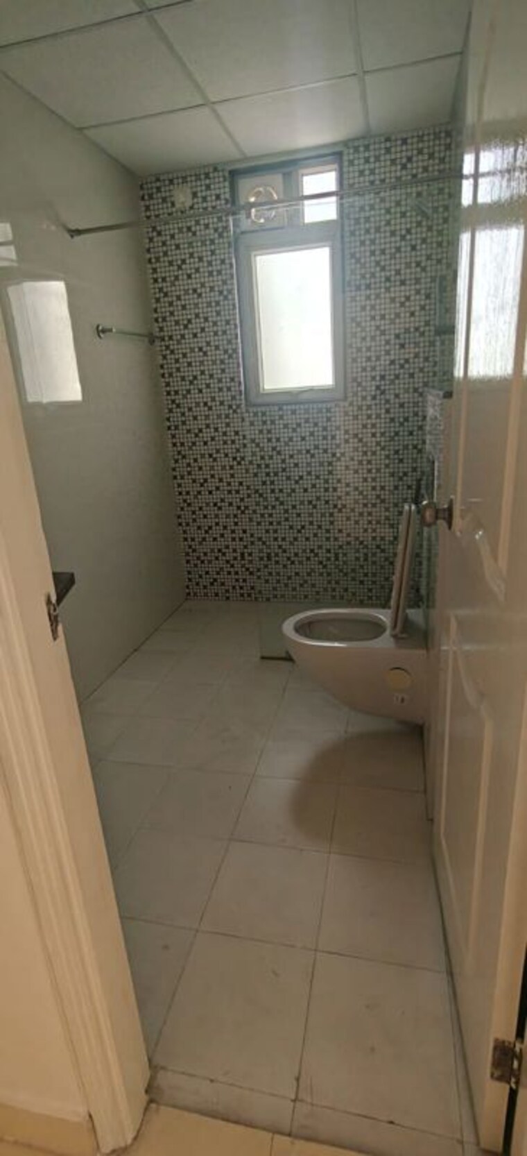 Bathroom, chandra-panorama 3 Bedroom 1900 Sq.Ft. Apartment In Sushant Golf City Lucknow 10589363