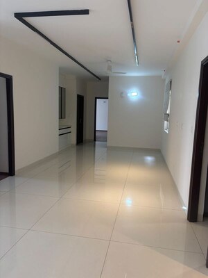 Room in 3 BHK Apartment at Mantri Classic, Koramangala – for Rent