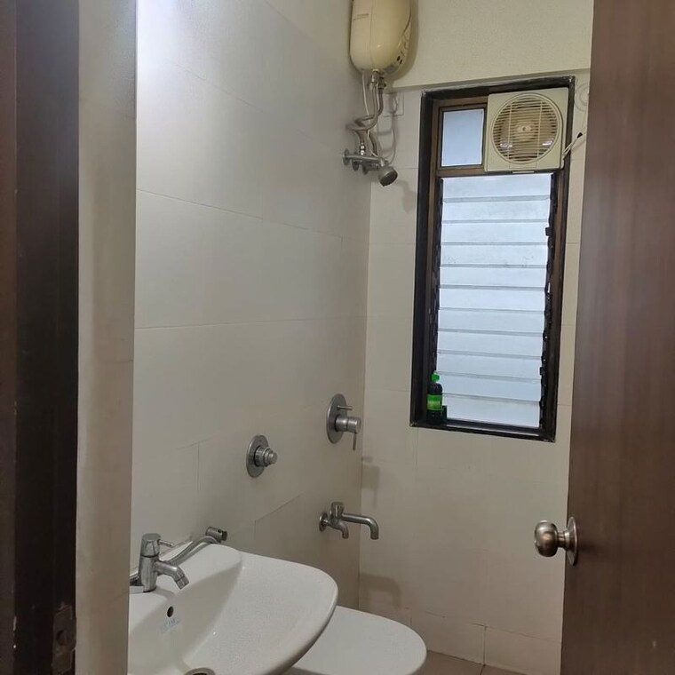 Bathroom, lodha-casa-ultima 3 Bedroom 1500 Sq.Ft. Apartment In Chirak Nagar Thane 10591199