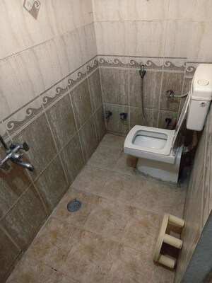 Bathroom in 2 BHK Builder Floor at Vijay Nagar – for Rent