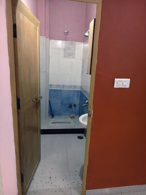 Bathroom in 2 BHK Builder Floor at Vijay Nagar – for Rent