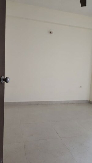 Room in 2 BHK Apartment at Signature Global The Roselia, Sector 95a – for Rent