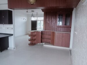 Room in 3.5 BHK Apartment at Parsvnath Green Ville, Sector 48 – for Rent