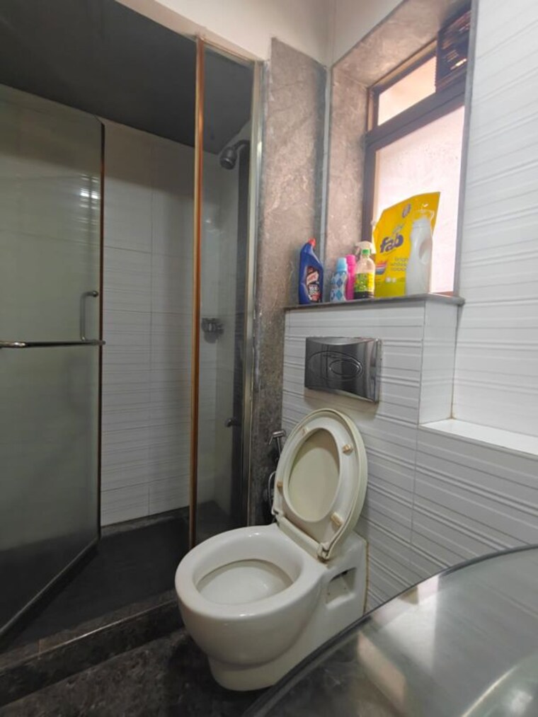 Bathroom, k-raheja-corp-maple-leaf 2 Bedroom 1050 Sq.Ft. Apartment In Powai Mumbai 10591249