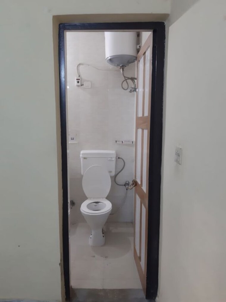 Bathroom, sarita vihar 1 Bedroom 700 Sq.Ft. Apartment In Sarita Vihar Delhi 10591250