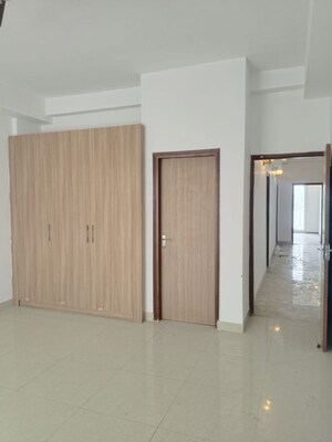 Room in 4 BHK Apartment at SS Linden, Sector 84 – for Sale