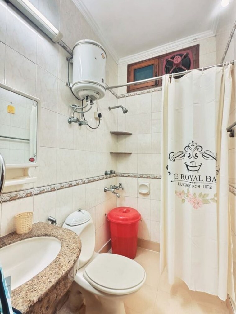 Bathroom, vasant kunj 2 Bedroom 1350 Sq.Ft. Builder Floor In Vasant Kunj Delhi 10591288