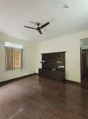 Room in 2 BHK Builder Floor at Hsr Layout Sector 2 – for Rent