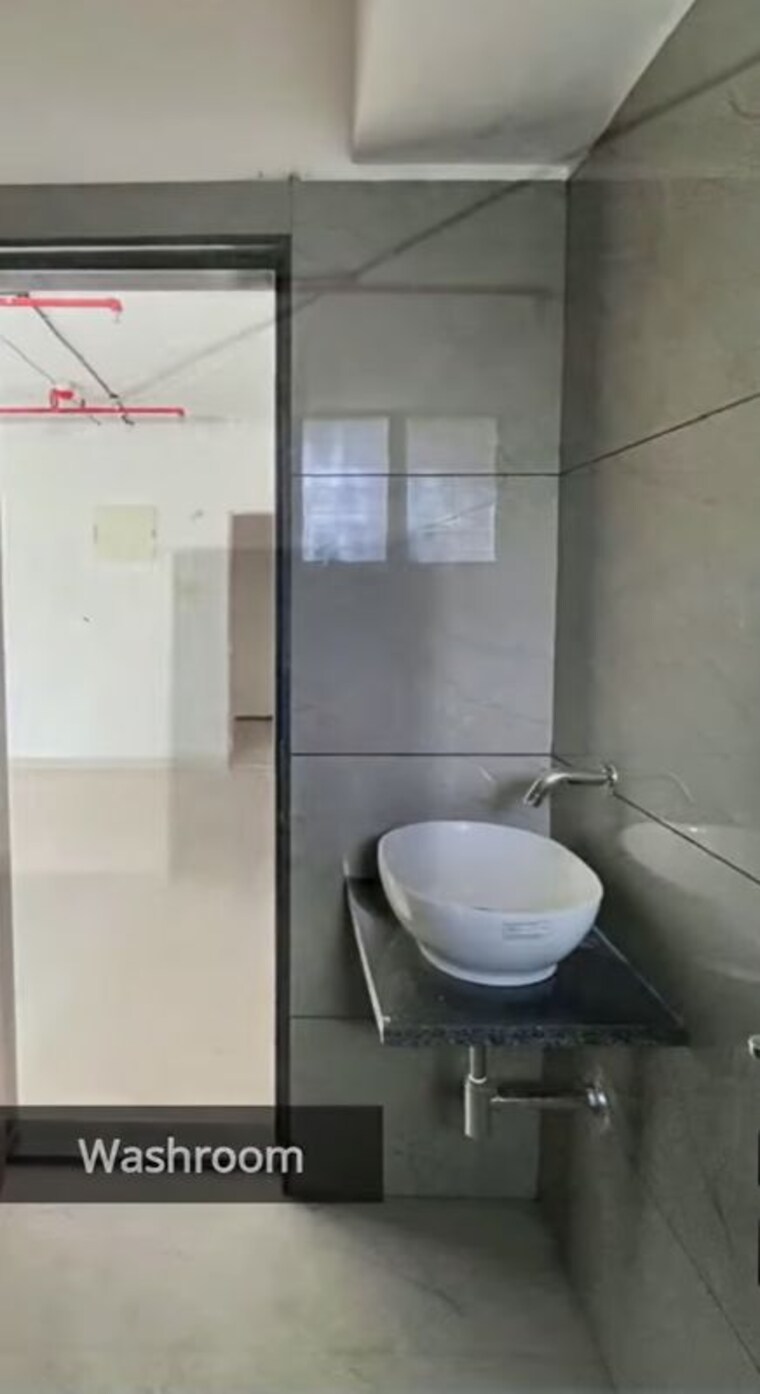 Bathroom, vijay-orovia Commercial Shop 535 Sq.Ft. In Ghodbunder Road Thane 10591317