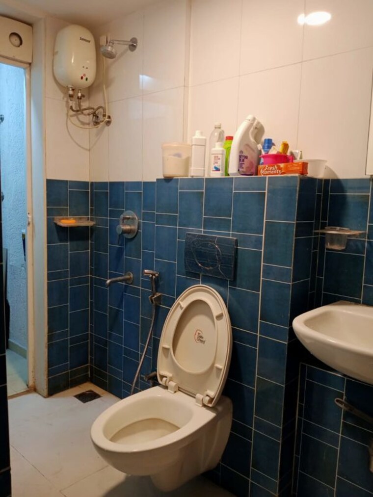 Bathroom, lodha-amara 1.5 Bedroom 750 Sq.Ft. Apartment In Kolshet Road Thane 10591308