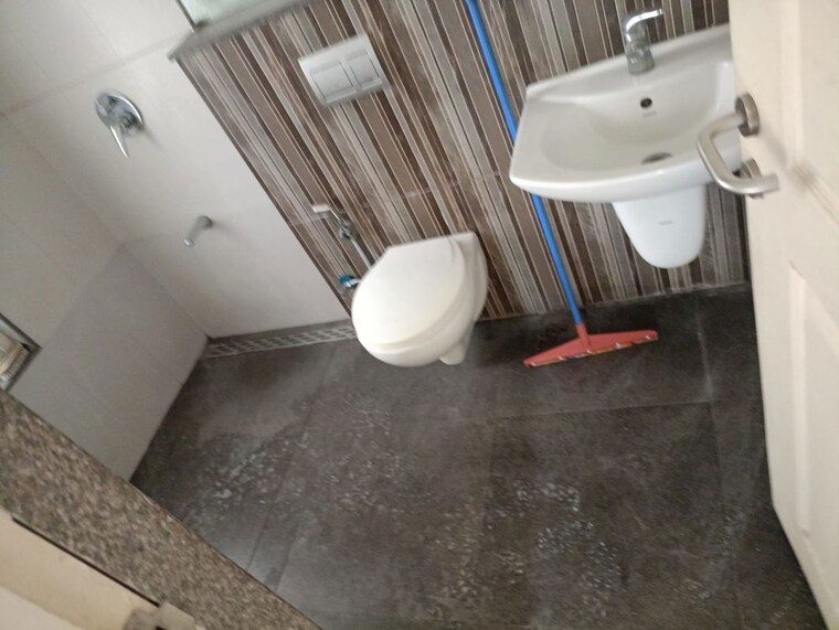 Bathroom, kumar-pinakin 3 Bedroom 1400 Sq.Ft. Apartment In Baner Pune 10591313
