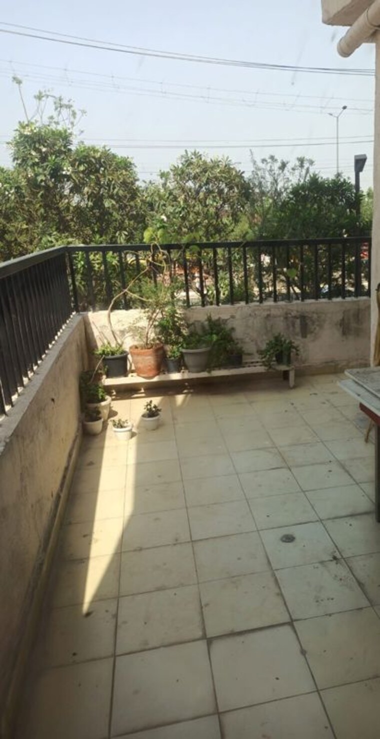 Balcony, gaur-city-2-10th-avenue 2.5 Bedroom 1175 Sq.Ft. Apartment In Sector 16c Greater Noida Greater Noida 10591319
