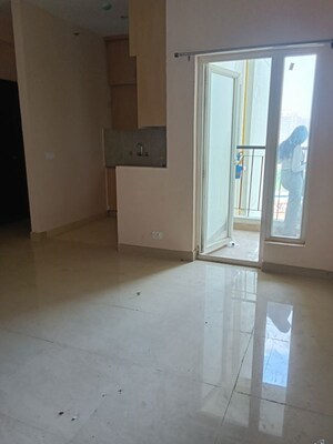 Room in 2 BHK Apartment at Amrapali Dream Valley – for Rent