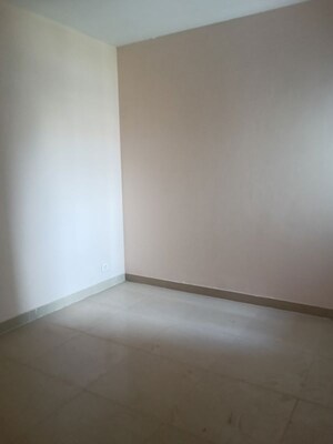 Room in 2 BHK Apartment at Amrapali Dream Valley – for Rent