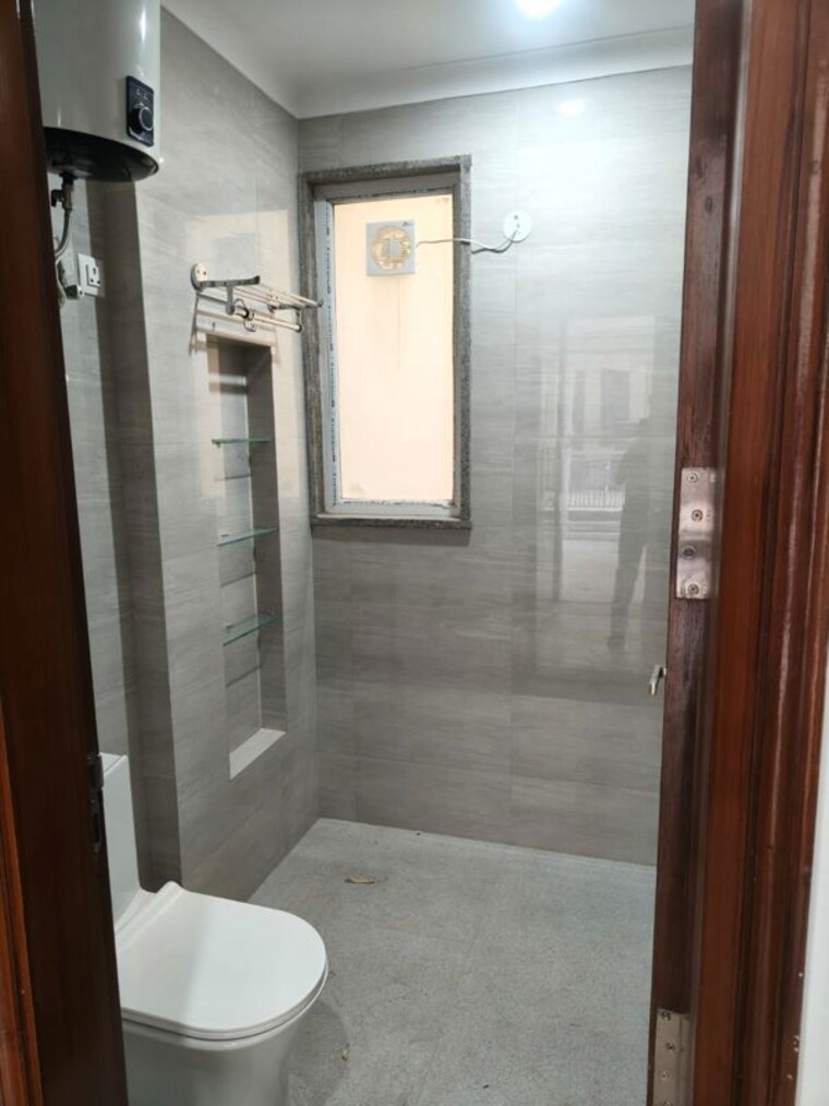 Bathroom, dlf-exclusive-floors 2 Bedroom 1250 Sq.Ft. Apartment In Sector 53 Gurgaon 10591362