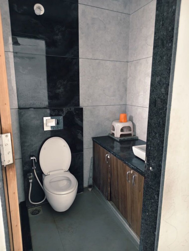 Bathroom, goodwill-paradise 3 Bedroom 1500 Sq.Ft. Apartment In Kharghar Navi Mumbai 10591380