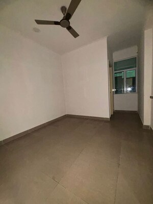 Room in 3.5 BHK Apartment at Gaur City 2 - 16th Avenue, Sector 16c Greater Noida – for Sale