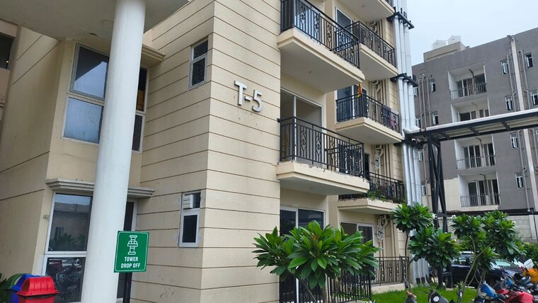 Exterior View, signature-global-proxima-phase-2 2 Bedroom 850 Sq.Ft. Apartment In Sector 89 Gurgaon 10591374