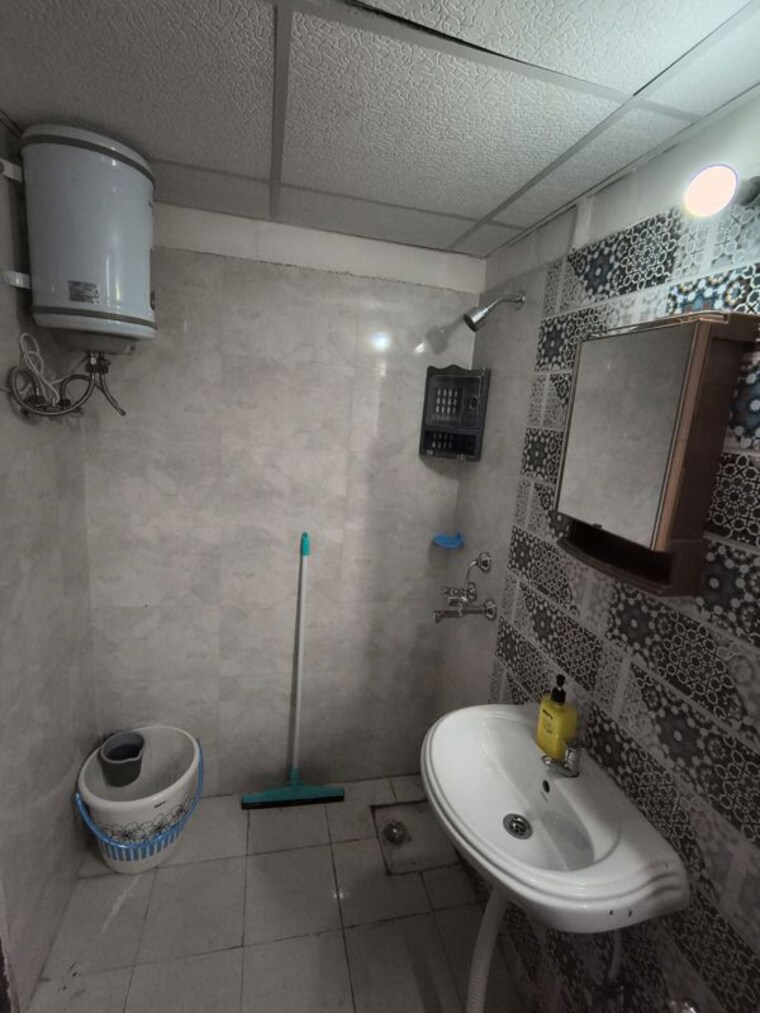Bathroom, signature-global-proxima-phase-2 2 Bedroom 850 Sq.Ft. Apartment In Sector 89 Gurgaon 10591374
