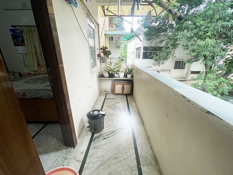 Balcony, shahibagh 3 Bedroom 166 Sq.Yd. Apartment In Shahibagh Ahmedabad 10591395
