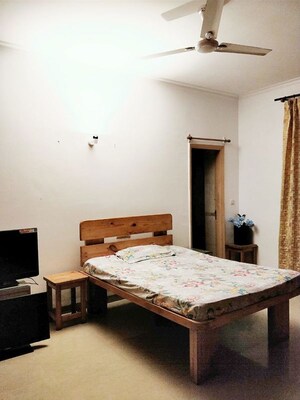 Bedroom in 4 BHK Apartment at Suncity Essel Tower, Sector 28 – for Rent