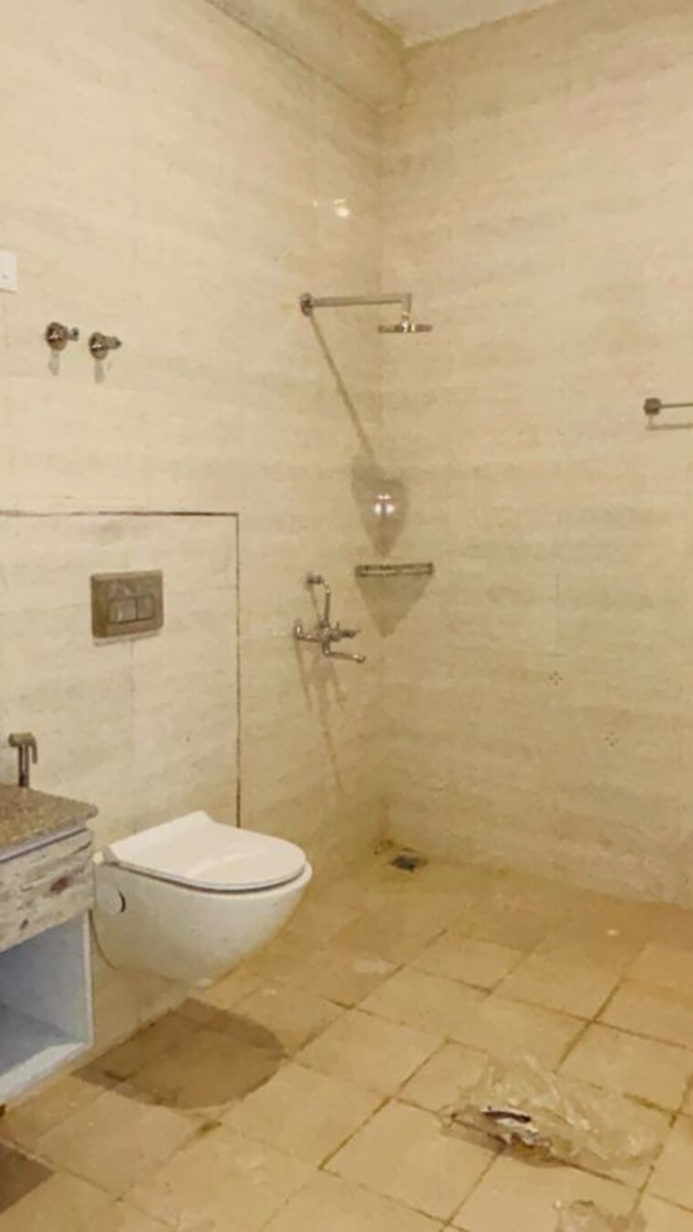 Bathroom, sector 16 3.5 Bedroom 1680 Sq.Ft. Villa In Sector 16 Noida 10591400
