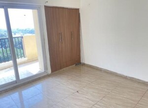 Room in 3 BHK Apartment at Gaur Atulyam, Omicron I Greater Noida – for Rent