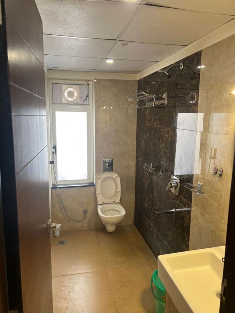 Bathroom, hallmark-vicinia 2.5 Bedroom 1600 Sq.Ft. Apartment In Narsingi Hyderabad 10591411