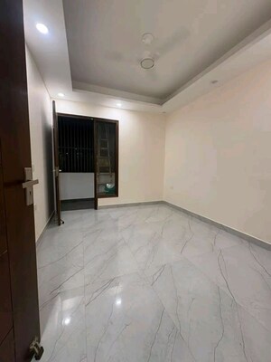 Room in 2 BHK Apartment at Chattarpur – for Rent