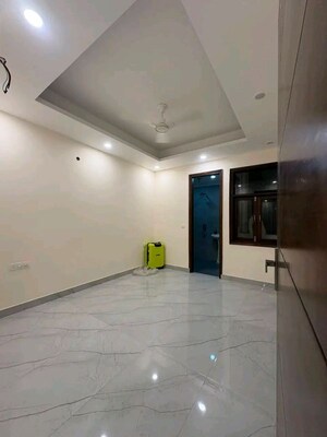 Room in 2 BHK Apartment at Chattarpur – for Rent