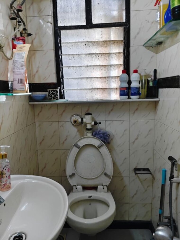 Bathroom, arshie-complex 4 Bedroom 2500 Sq.Ft. Apartment In Versova Mumbai 10591434
