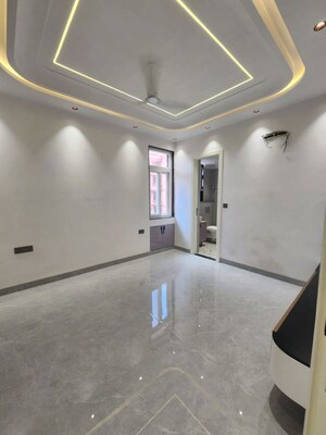Furnished Amenities in 3 BHK Apartment at Sector 4 Dwarka – for Rent