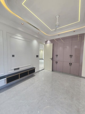 Room in 3 BHK Apartment at Sector 4 Dwarka – for Rent
